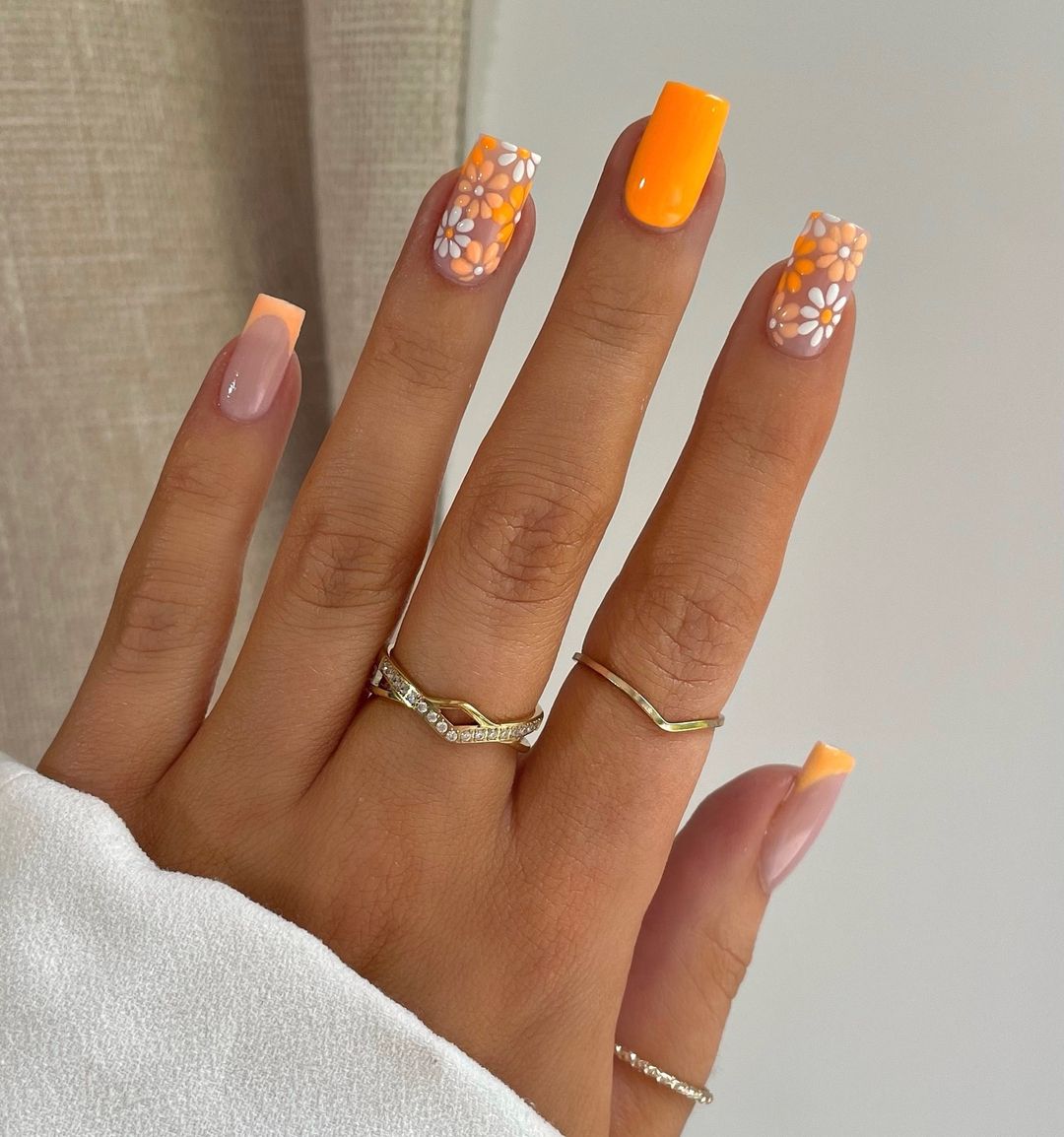 Tangerine Daisy Dreams Nail Design